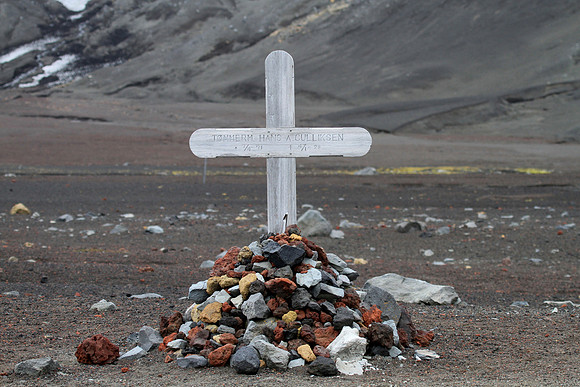 Deception Island grave